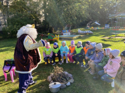 25 сентября команда дошкольного отделения - «Непоседы» участвовала в районном «Туристическом слете -2025» на базе детского сада №98