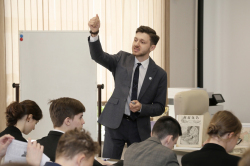 Учитель истории Егор Киреев вошел в шестерку финалистов городского этапа конкурса "Учитель года 2022"