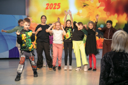 Торжественно, творчески и очень по-дружески!