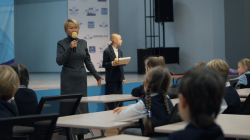 У наших первоклассников на Черкасова прошла знаменательная и трогательная церемония — посвящение в движение «Орлята России»!