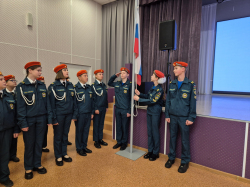 Поднимаем флаг России и открываем новую четверть!